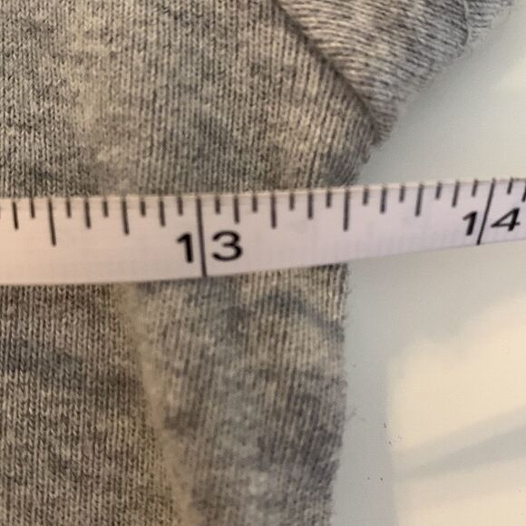 𝅺brandy Melville gray crop top V cut out at neckline short sleeves - Picture 12 of 13